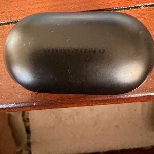 Samsung Black Earbuds Charging Case
